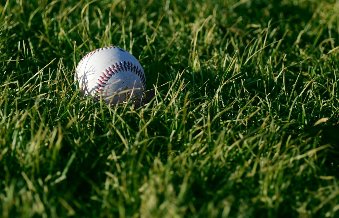 Dodgers Defeat Reds to Maintain NL West Lead